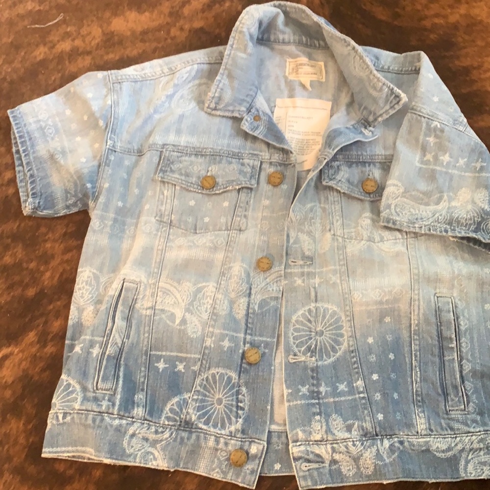 Jean coat with short.sleeve